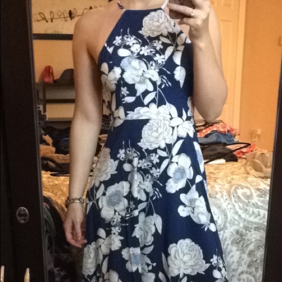 🎉HOST PICK🎉 Blue floral maxi - Picture 2 of 8